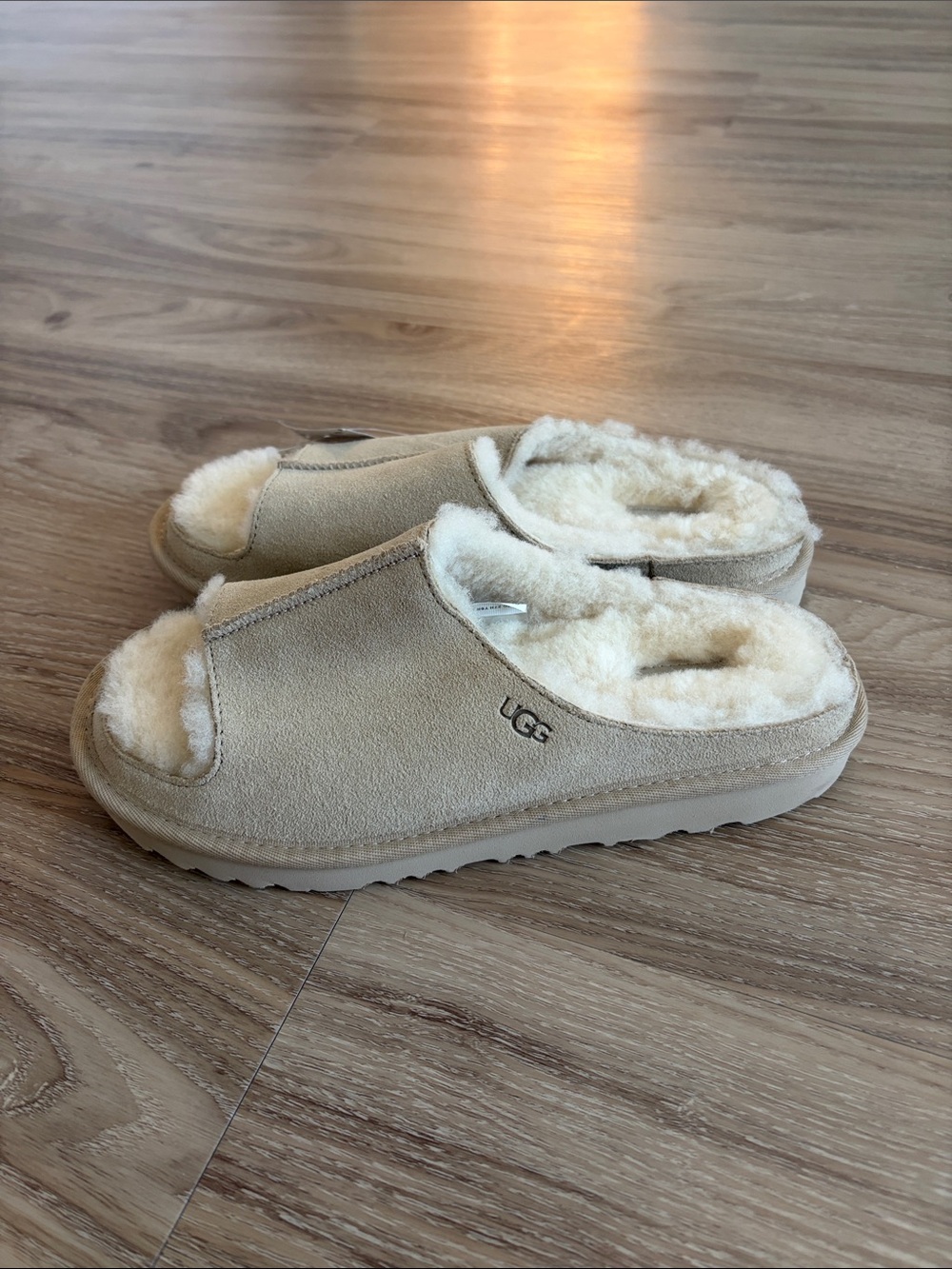 UGG Greenport Slide Slippers in Sand/Shearling nwot size 6